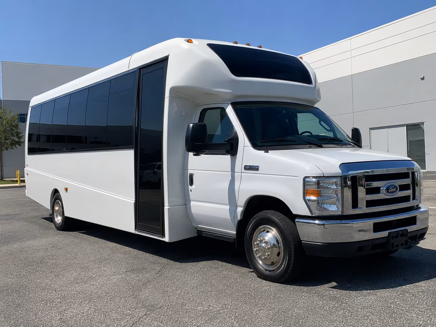 corporate shuttle buses for woodland business events