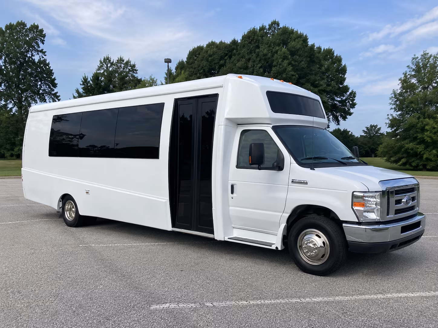 woodland 18 passenger party bus