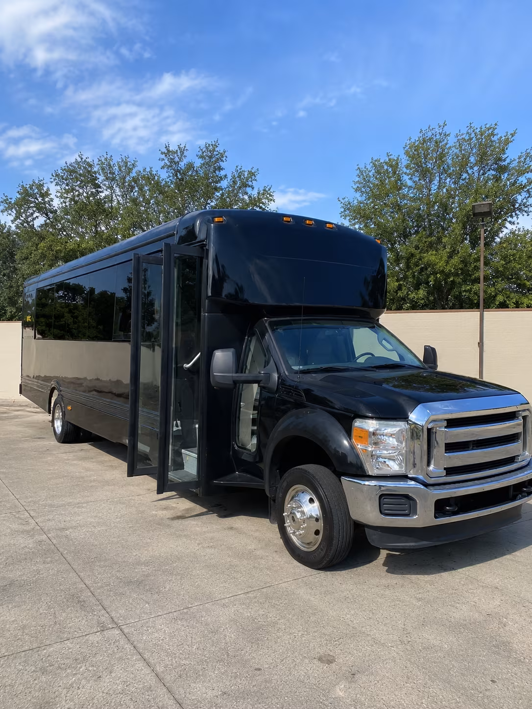woodland 20 passenger party bus