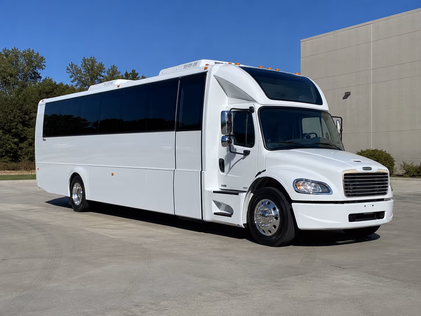 woodland 28 passenger party bus