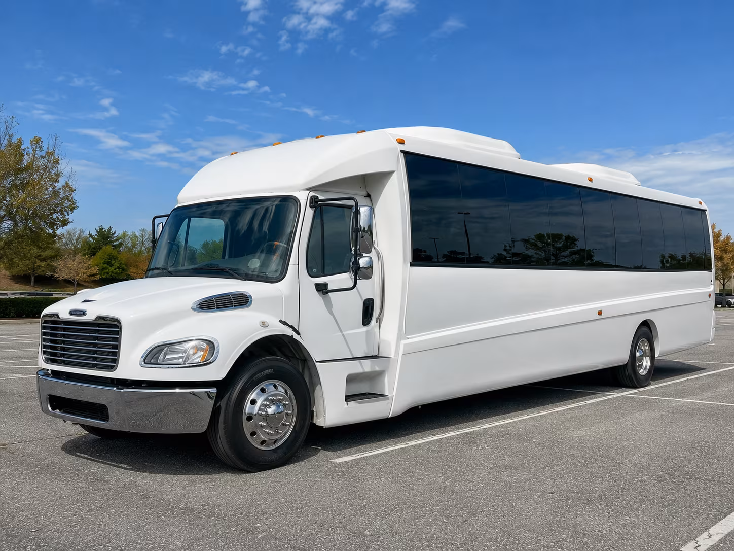 woodland 30 passenger party bus